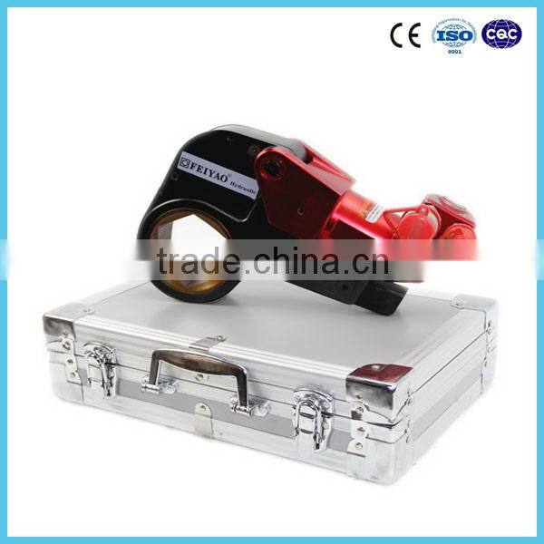 Low profile hydraulic hexagon cassette torque wrench