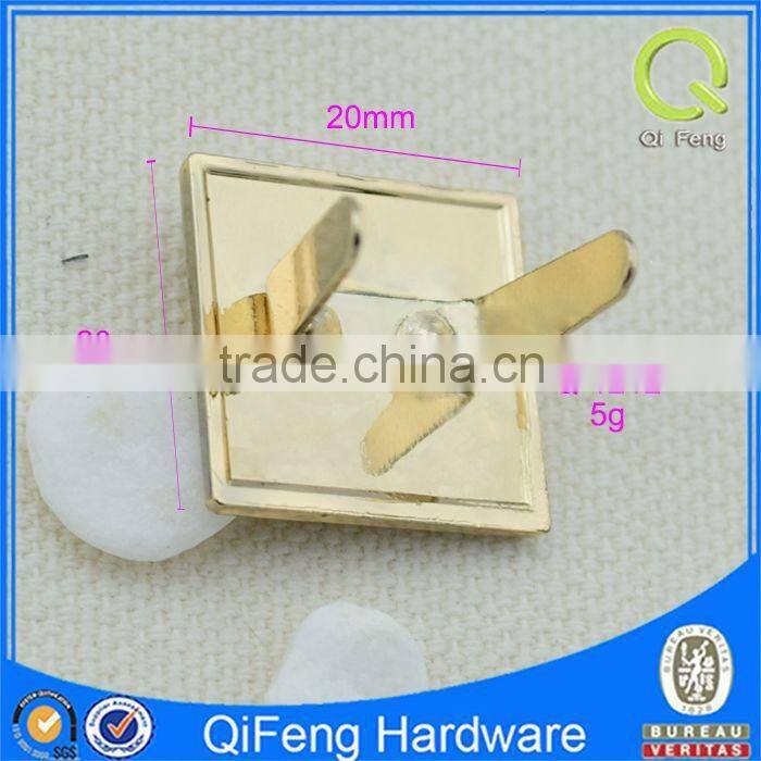 Q-1212 custom handbag label engraved with letters "AT"