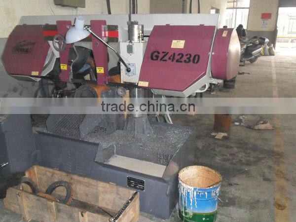 Airport baggage turntable carousel conveyor system