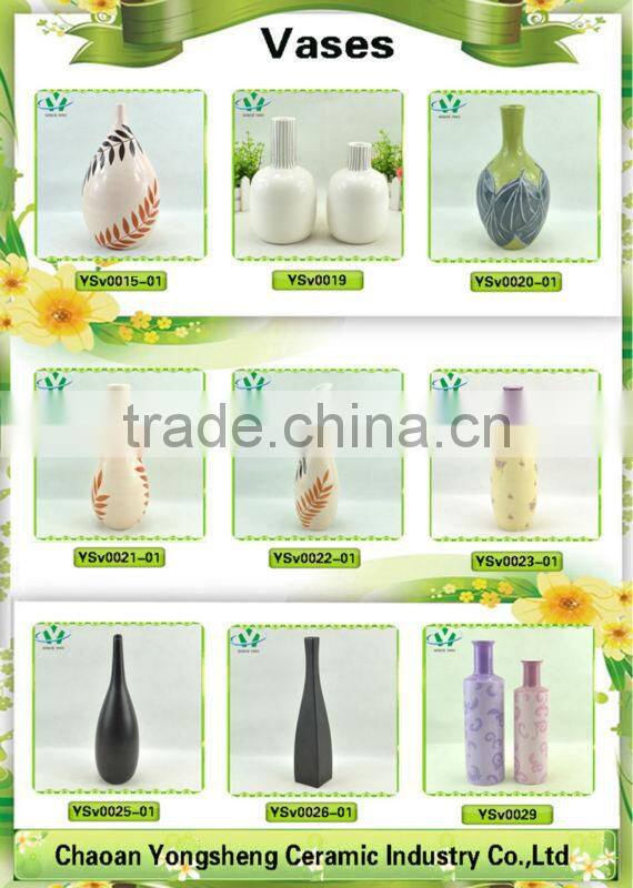YSv0126-02 white and red ceramic vase wholesale