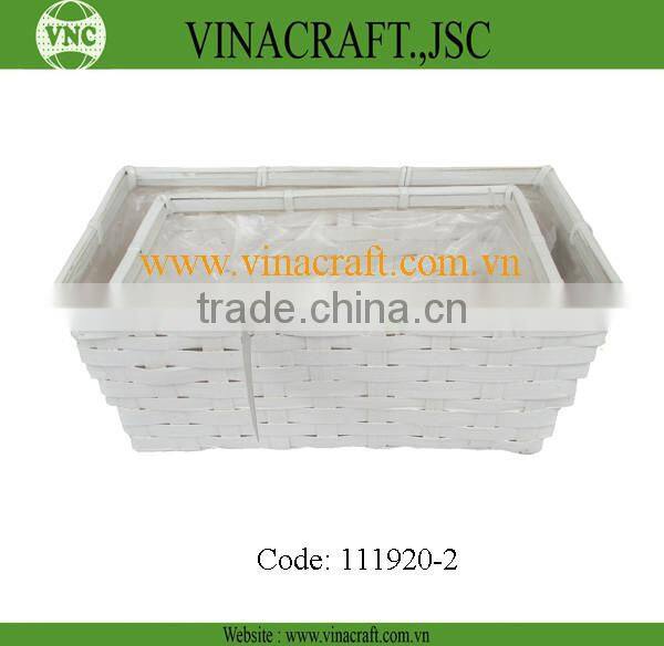 Wicker garden planter with plastic liner
