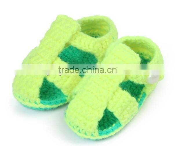 Handmade cozy barefoot baby sandals crochet pattern
