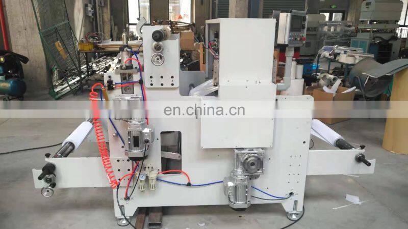 Roll to sheet cutting machine with kiss cutting