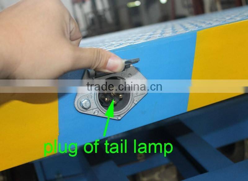 Double traction transport flatbed trailer