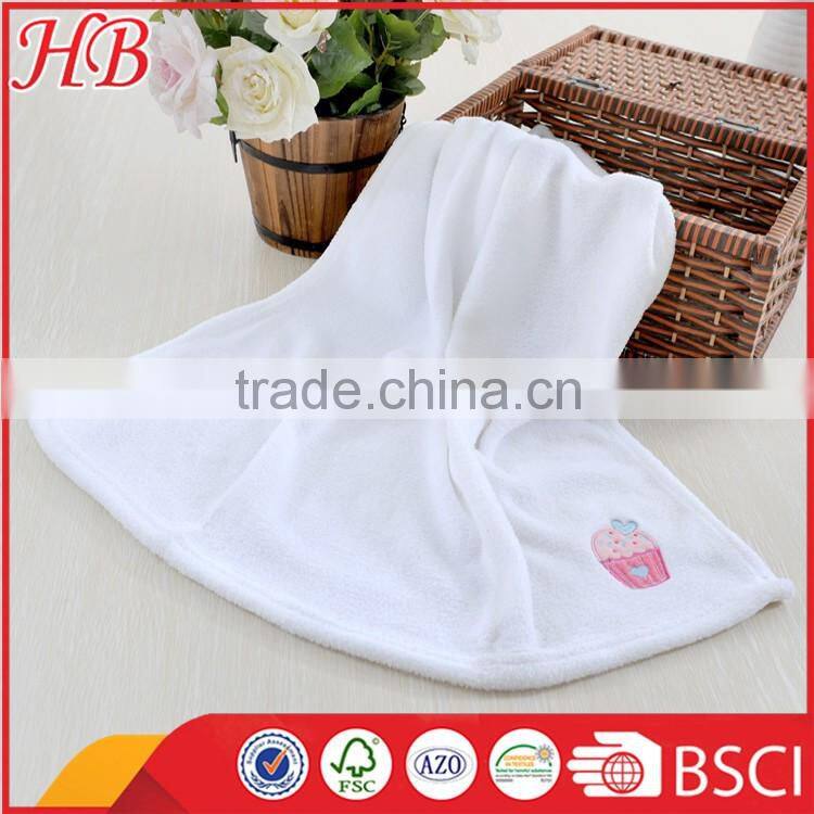 plain dyed embroidered knitted 2pcs coral fleece baby blanket