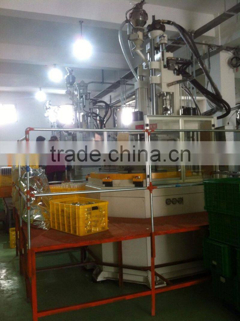Vertical injection moulding machine-rotary table