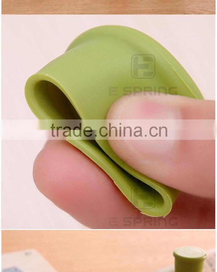 Wholesale soft bottle cork with customer logo silicone bottle stopper