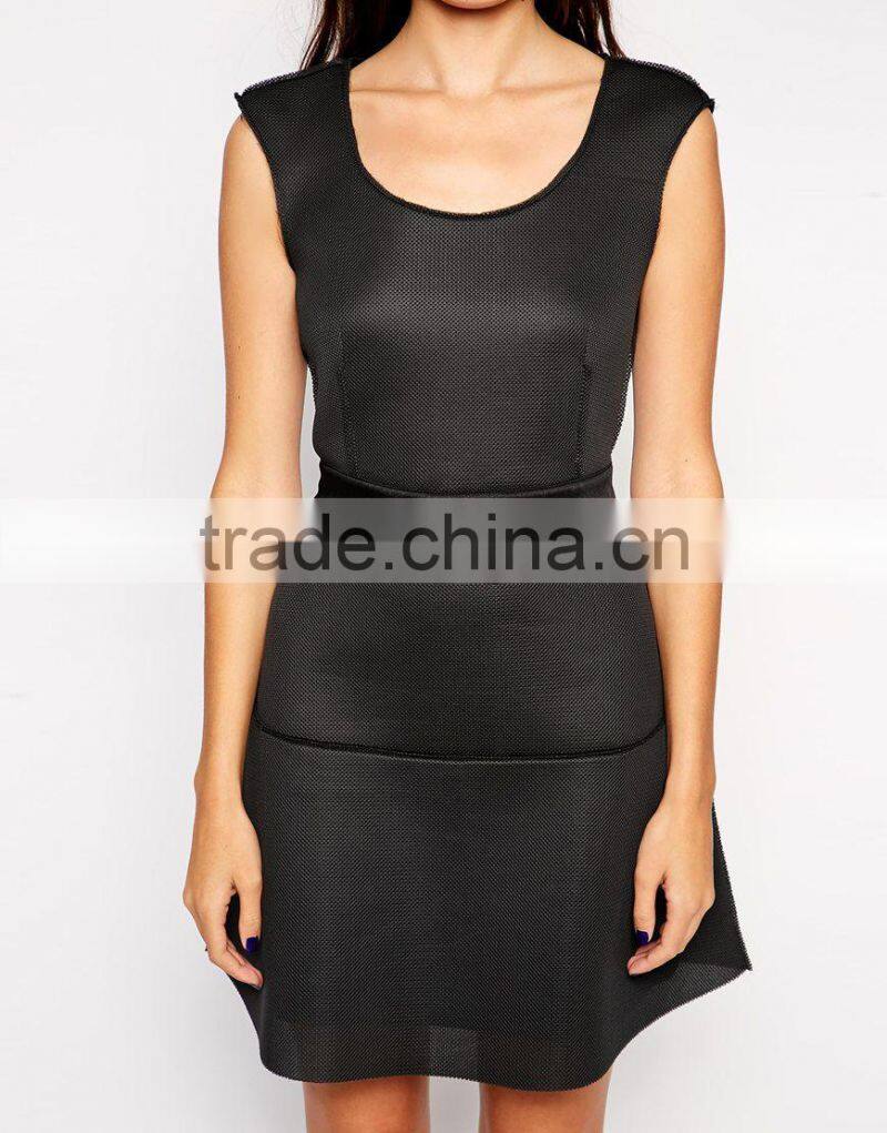 Sisley Structured Dress in Mesh Fabric