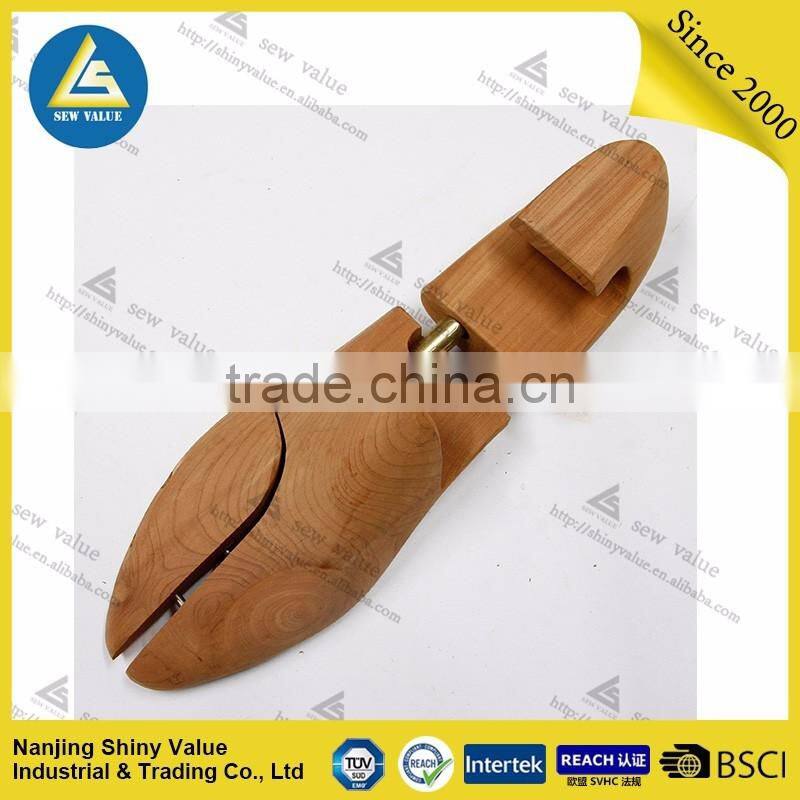 Custom logo acceptable wooden material type aromatic red cedar wood double tube adjustable shoe tree