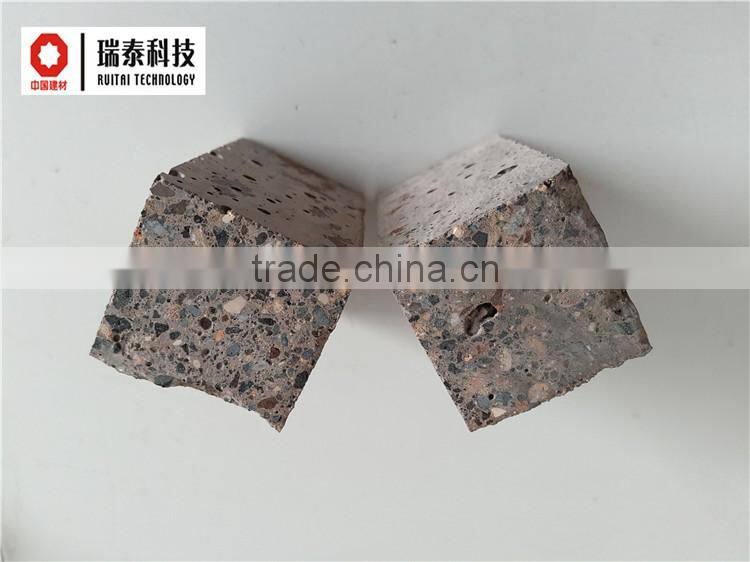 High strength alkali resistant castables