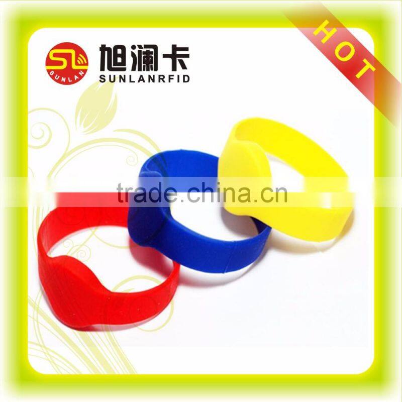 Waterproof Soft PVC RFID Wristband With Tk4100 Chip