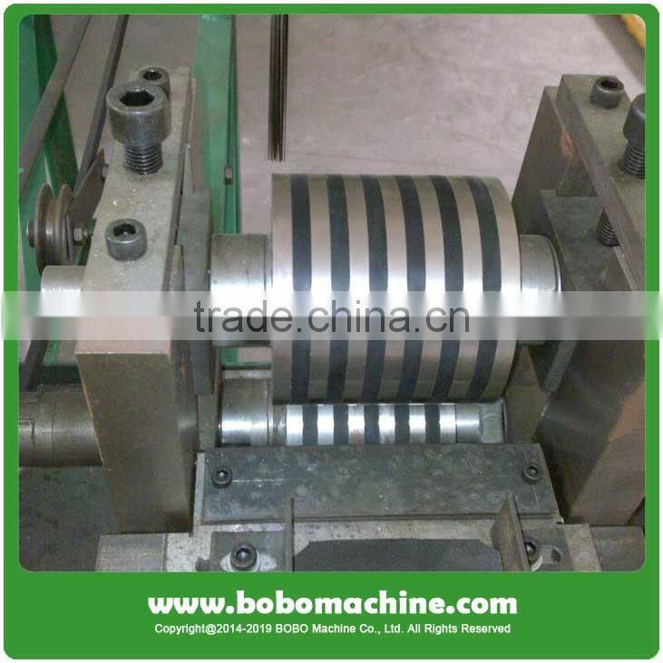 Strip slitting machine for metal flexible hose