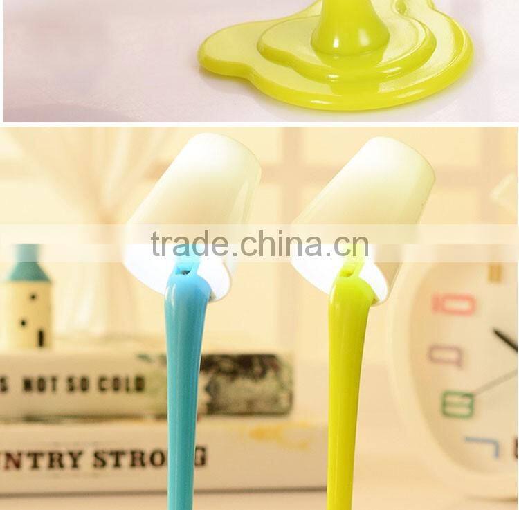 wholesale cheap funny school office stationery mini plastic desk table light lamp roller ball point pen