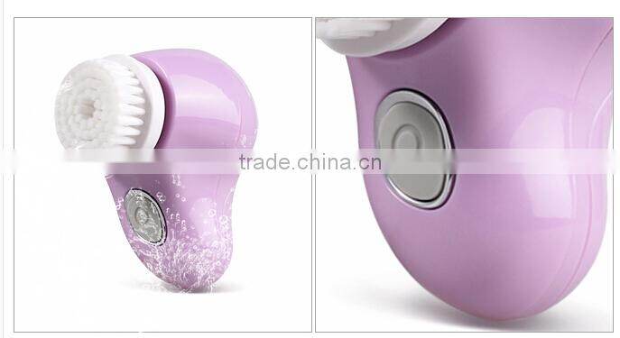 Electronic battery operated brush for face clean