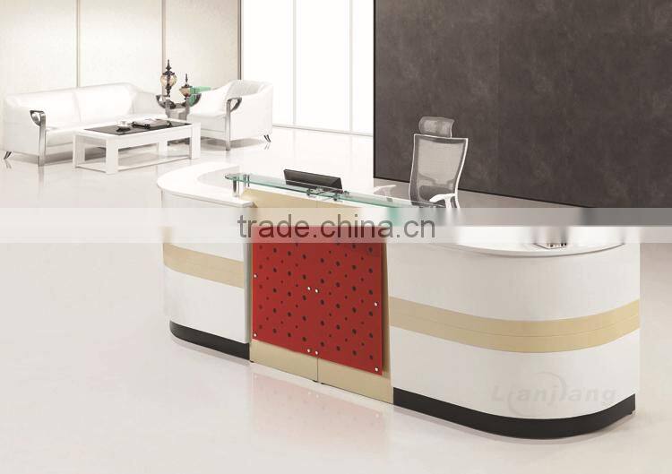 Big 5 star hotel reception desk size