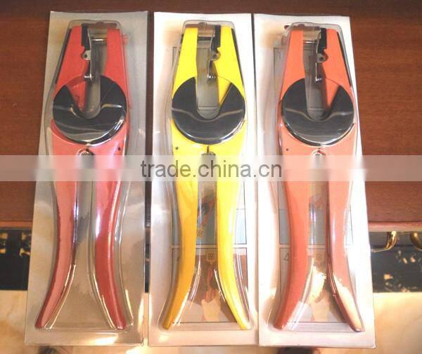 Castrator ring applicator can help the animals rapidly hemostasis for livestock