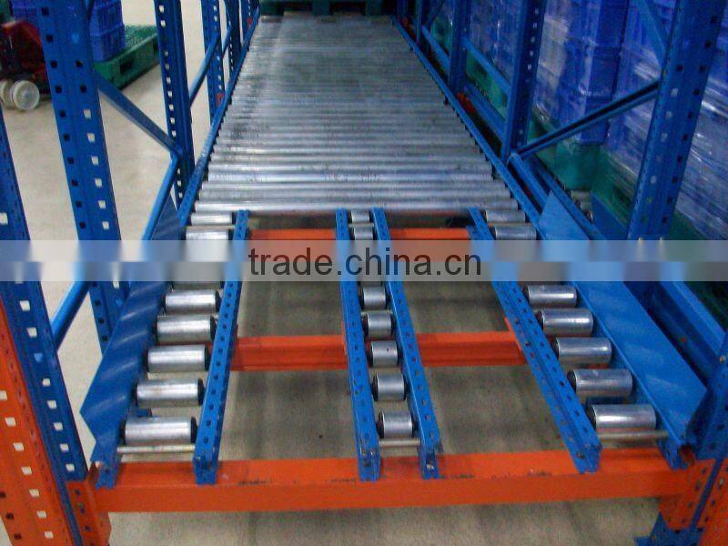 Gravity pallet rack