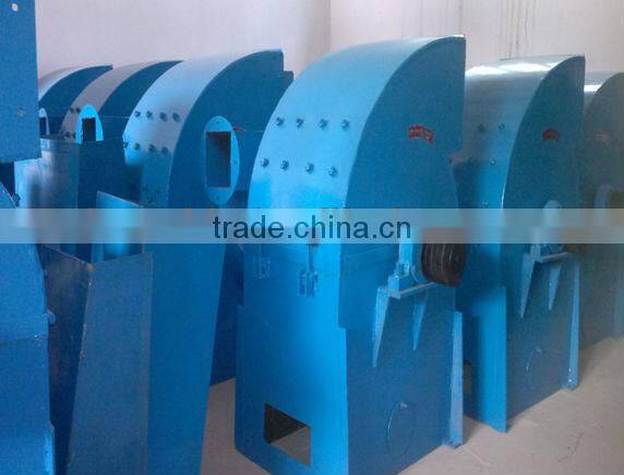 Low price wheat straw hammer crusher machine with high effective