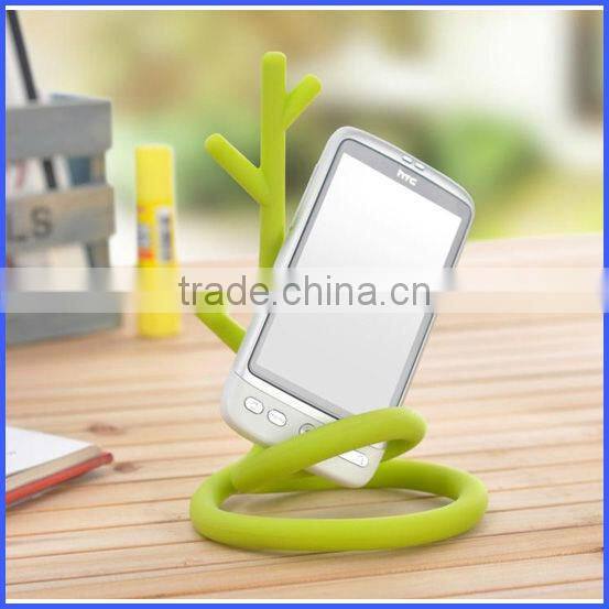 Silicone tree branch for cooking pans