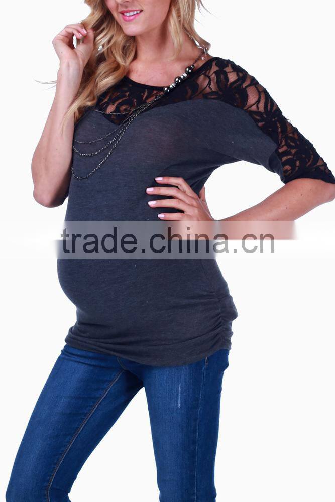 LACE ACCENT MATERNITY TOP W/ NECKLACE