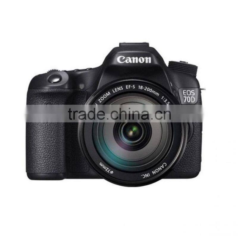 Canon EOS 70D body with EF-S 18-200mm IS Lens Kit