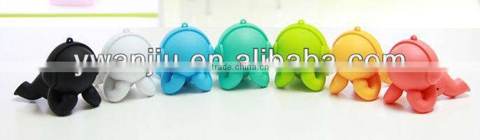 Supply creative fashion doll mini speaker