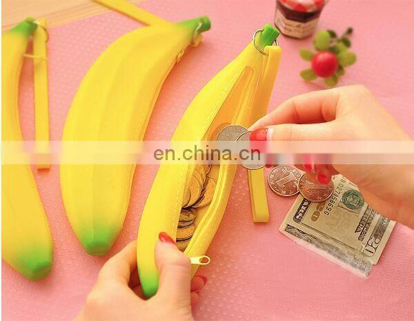 2017 Novelty Funny Silicone Portable Yellow Banana Coin Pencil Case Unique Purse Bag Wallet Pouch Keyring Hot Selling