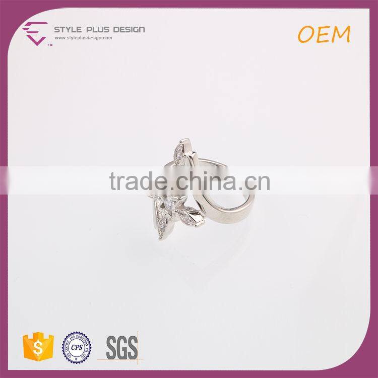R63488K01 Style Plus Design Cross Ring Maltese Crystal Cross Ring Criss Rhinestone Cross Ring Fashionable Jewelry