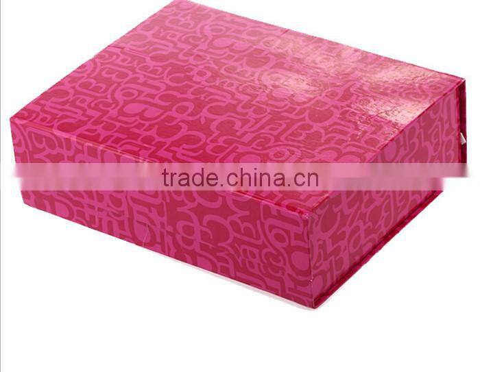 Custom made paper gift box with magnets