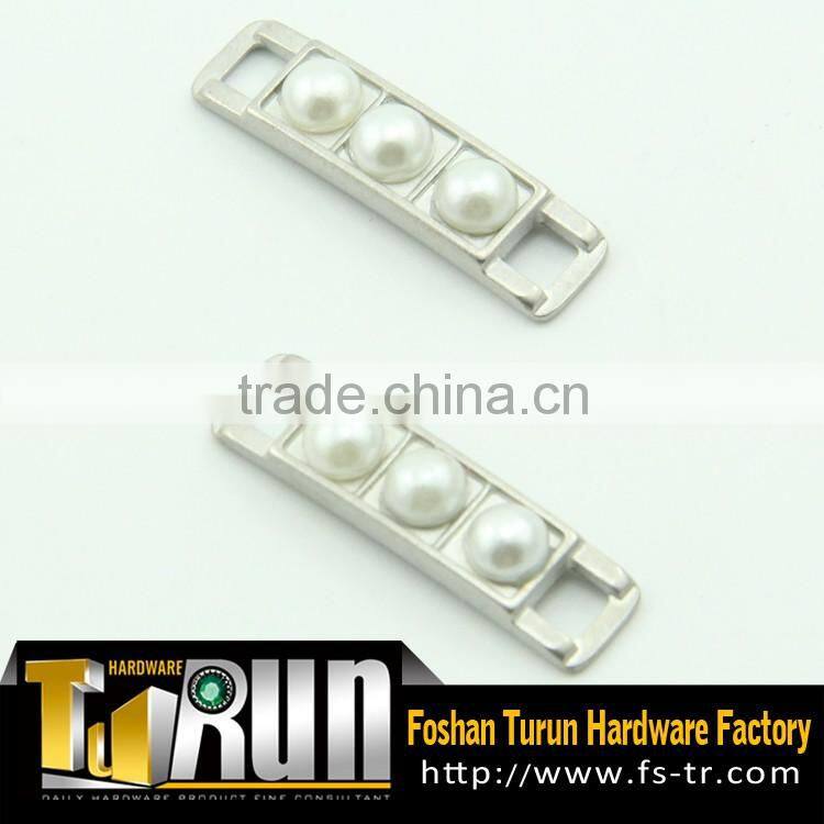 High-grade crystal beaded flower shoe buckle