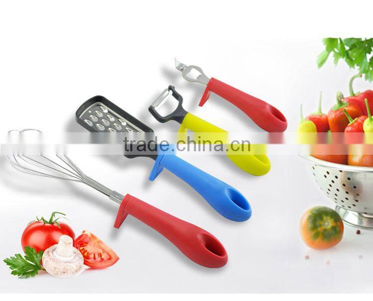 Fashion Eco-friendly Stainless steel with pp handle Kitchen Accessoriess Holder/Bottle Opener/egg Whisk 4PCS Dinnerware Set