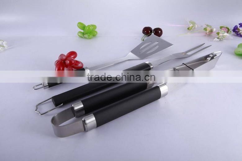 Hot Selling 3pcs Stainless Steel Grill BBQ Tool Set With PVD/Plastic Handle