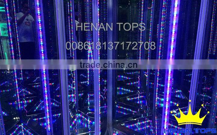 Children Play Attraction In China Theme Park Mirror Maze