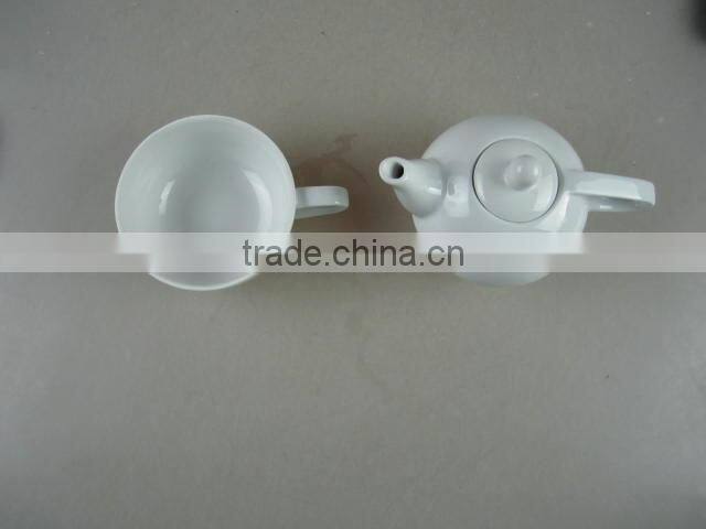 round porcelain tea pot with cup set