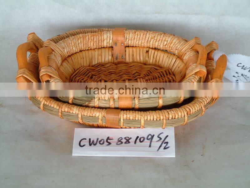 wollow and wooden tray