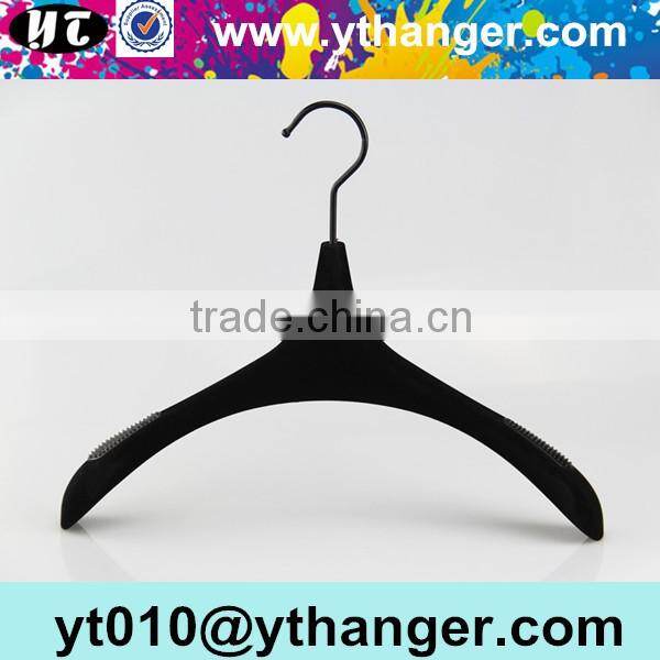 YY0461 luxury metal plated logo velvet clothes hanger men coat hanger for shops