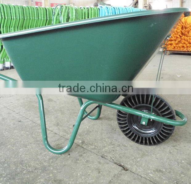 wheelbarrow with large plastic wheelbarrow tray
