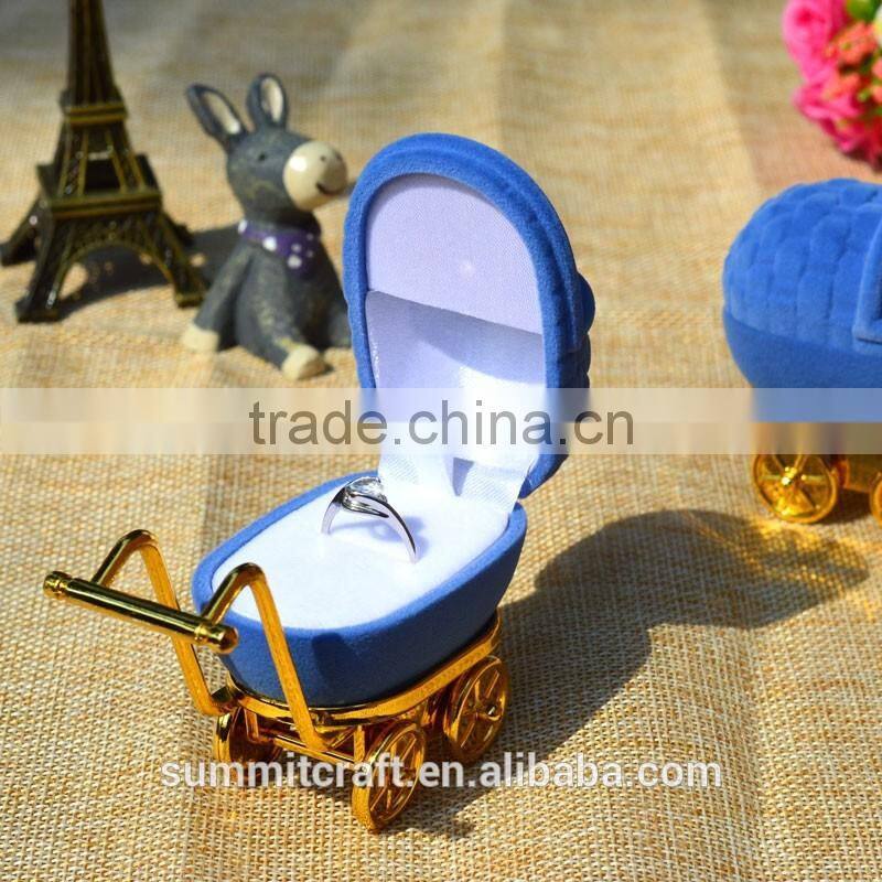 Adroable blue velvet baby stroller antique style ring box