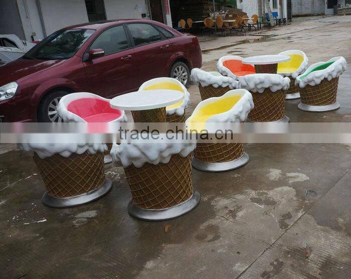 Ice cream table and chair