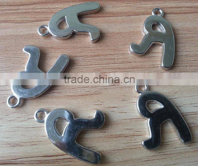 2015 New Arrive Letter R shape Zinc Alloy Material Metal badges in Silver High Gloss NF -- Z1518