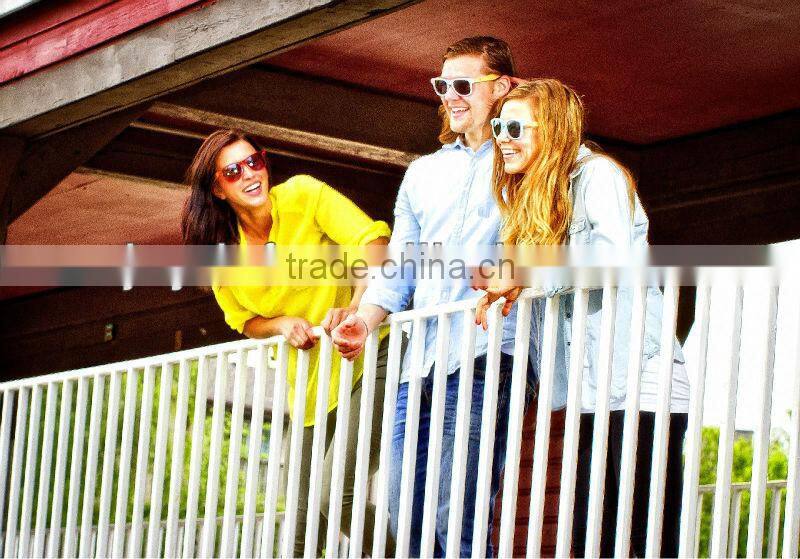 The metal frame with colorful mirror lens sunglasses