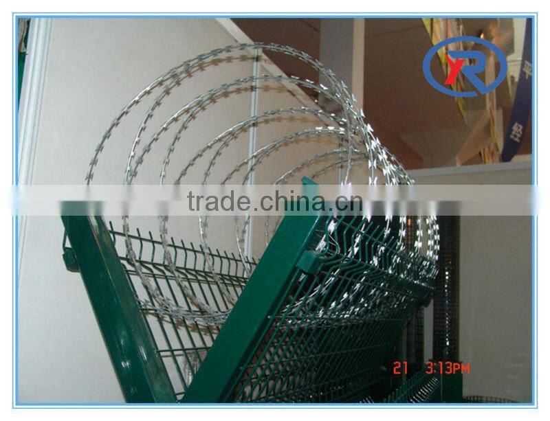 China cheap barbed wire fencing