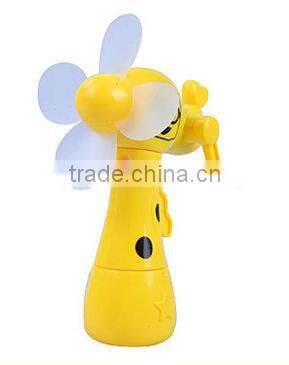 cheap plastic mini handy dynamo fan with sprayer for kids in summer