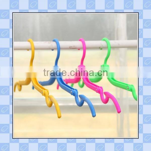 customized wholesale cheap foldable high quality plastic hanger for baby cloth/manufacturer make plastic hanger