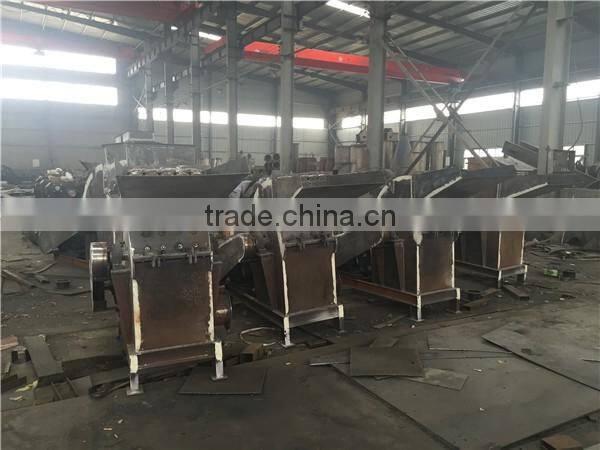 2017 NEW type Diesel engine wood chips hammer mill/ wood crusher machine made in China