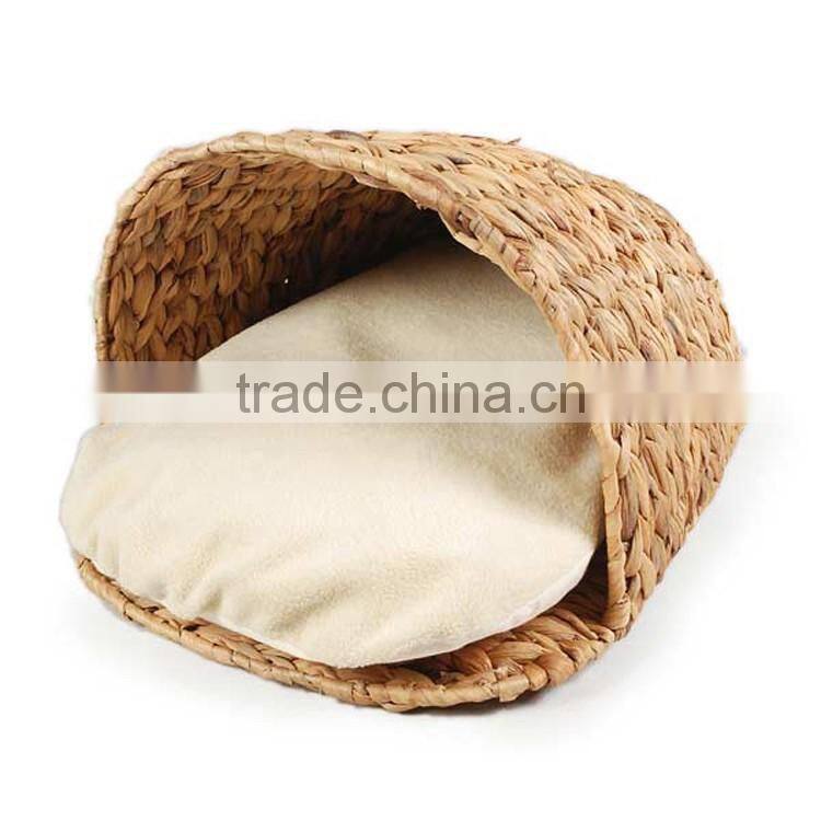 Latest natural appearance 55cm length funny dog hideaway large dog beds
