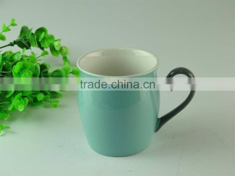 Stocked 350ml colorful glazed ceramic coffee mug/cup with special handle standard for daily use