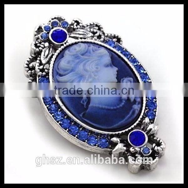 Custom one piece resin skull cameo pendant supplier