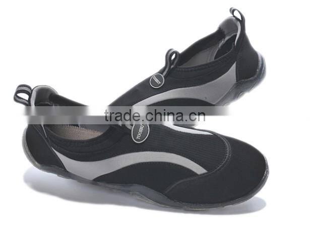 outdoor mesh water shoes casual fashion for men made in jinjiang factory, adults casual shoes relaxation on the beach for male