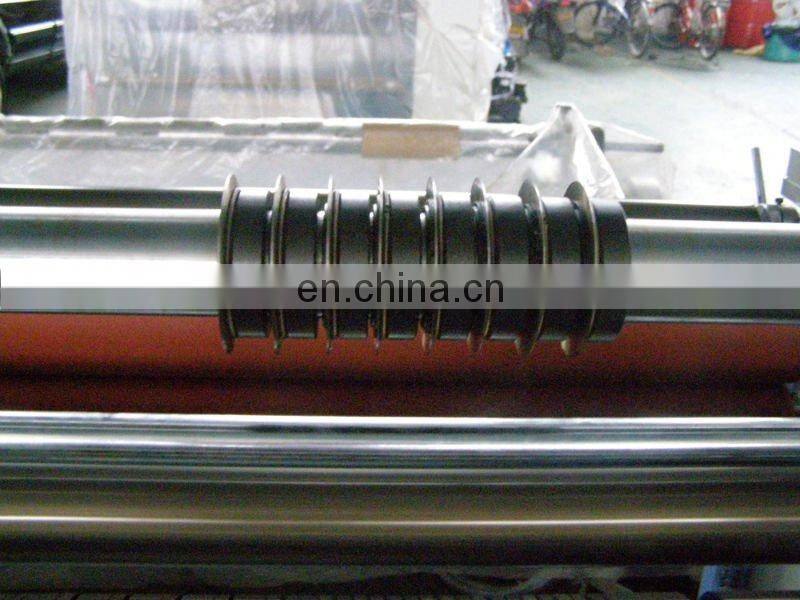 Fully automatic wallpaper cutting machine